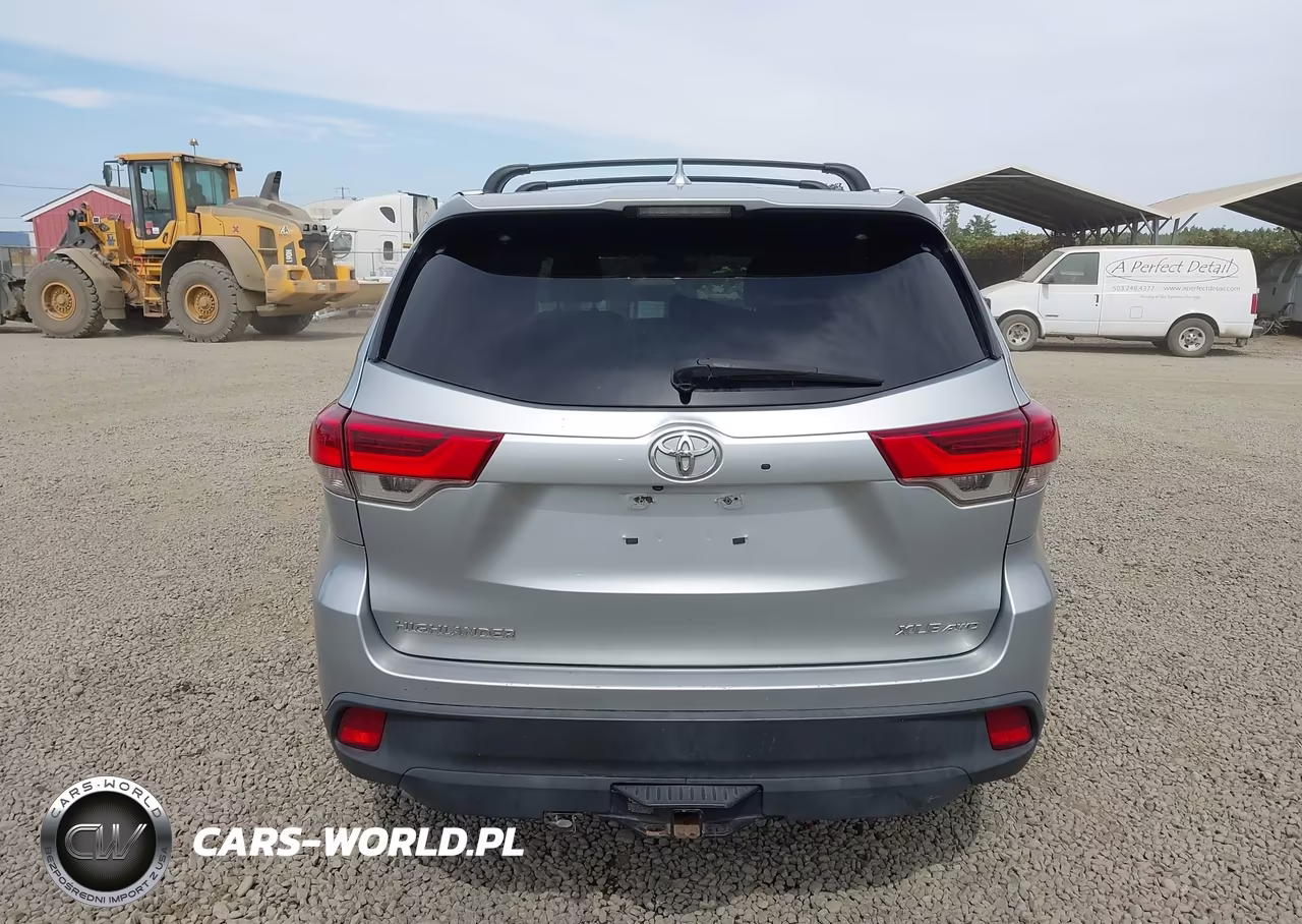 2019 Toyota Highlander Xle VIN:5TDJZRFH1KS581519 - 16