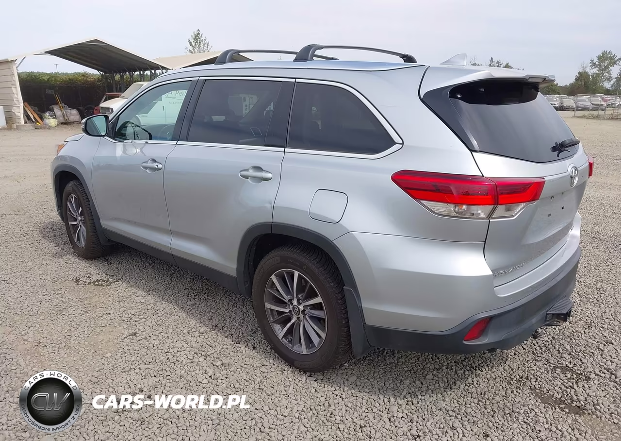 2019 Toyota Highlander Xle VIN:5TDJZRFH1KS581519 - 3