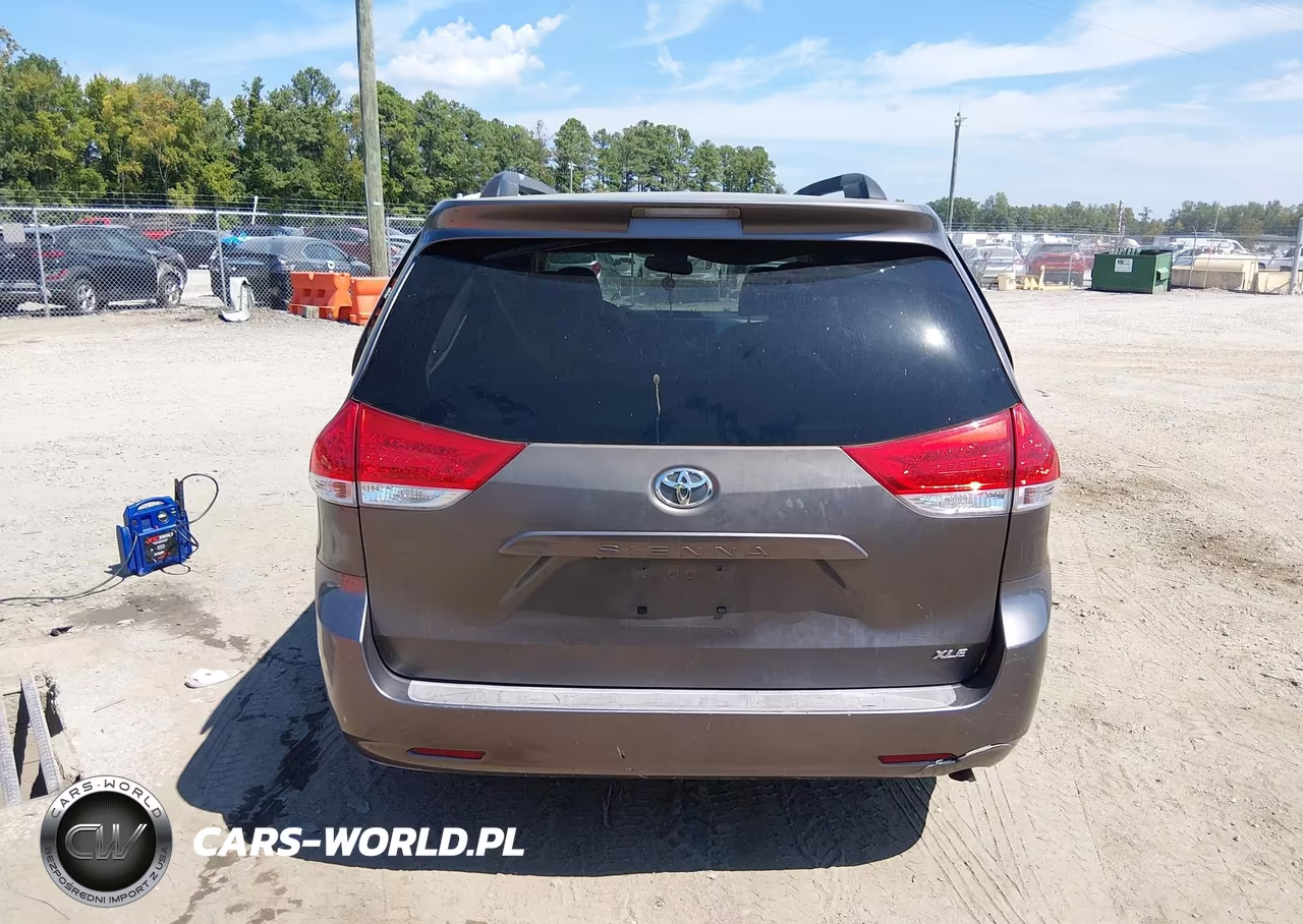 2011 Toyota Sienna Xle V6 VIN:5TDYK3DC4BS030637 - 17