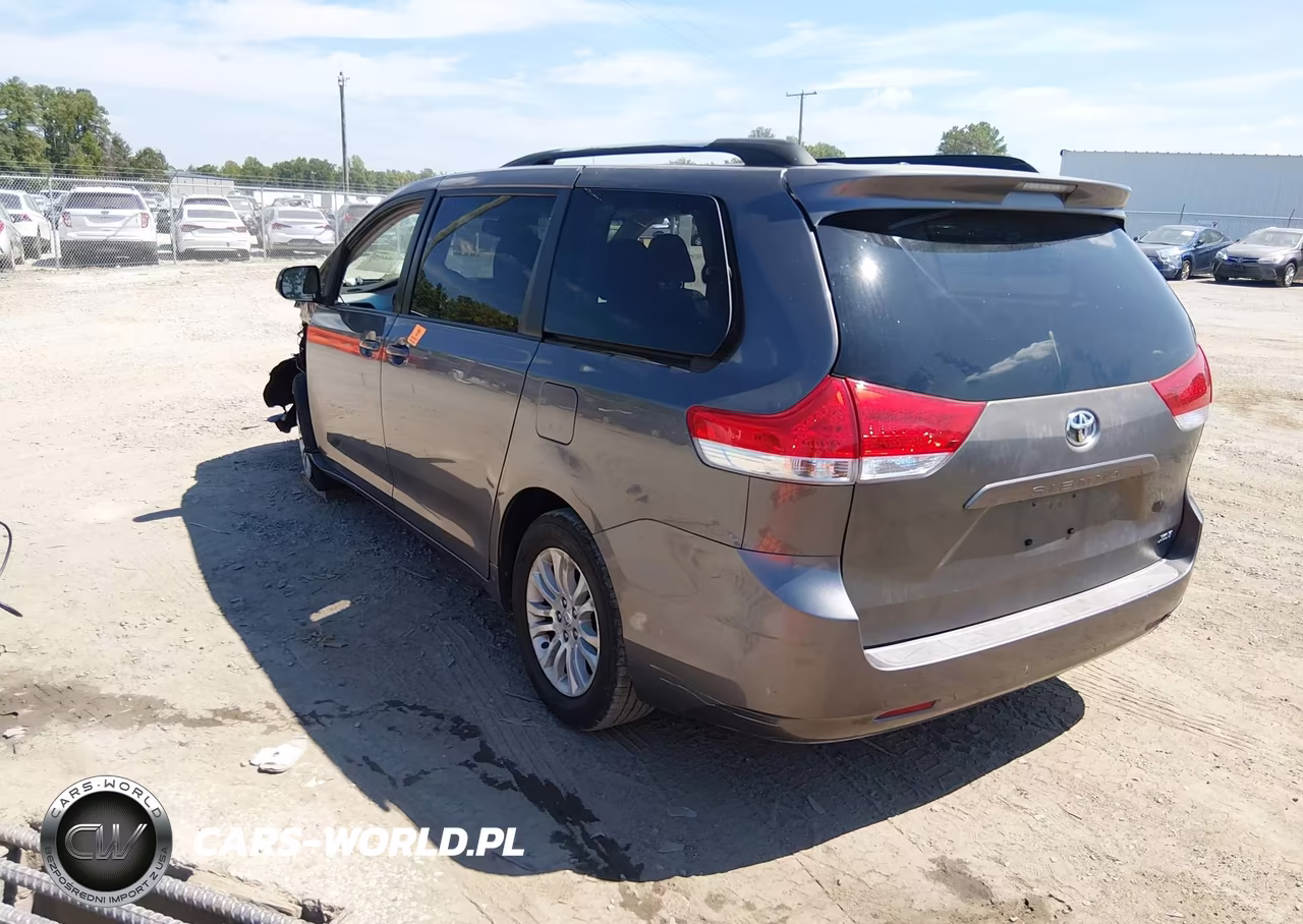 2011 Toyota Sienna Xle V6 VIN:5TDYK3DC4BS030637 - 3