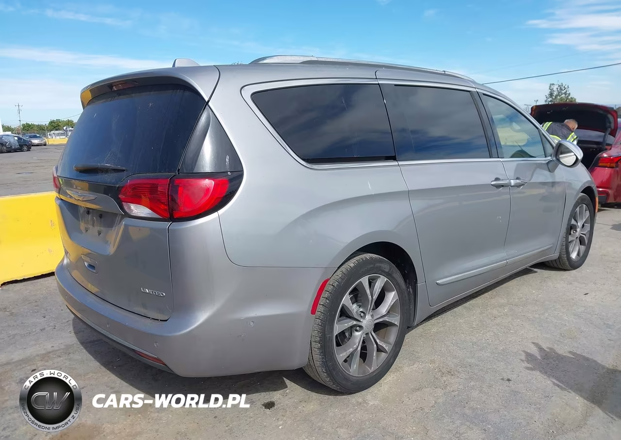 2017 Chrysler Pacifica Limited VIN:2C4RC1GG1HR647869 - 4