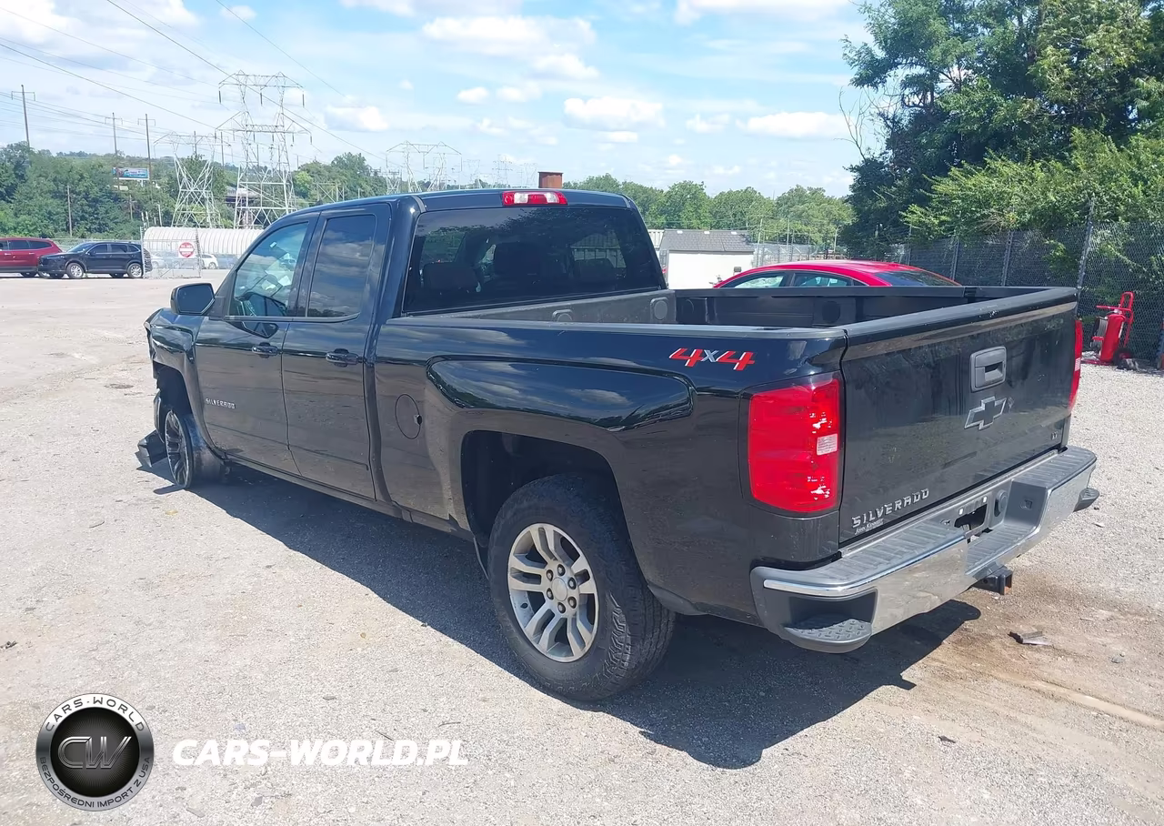 2018 Chevrolet Silverado 1500 1Lt VIN:2GCVKREC6J1104666 - 3