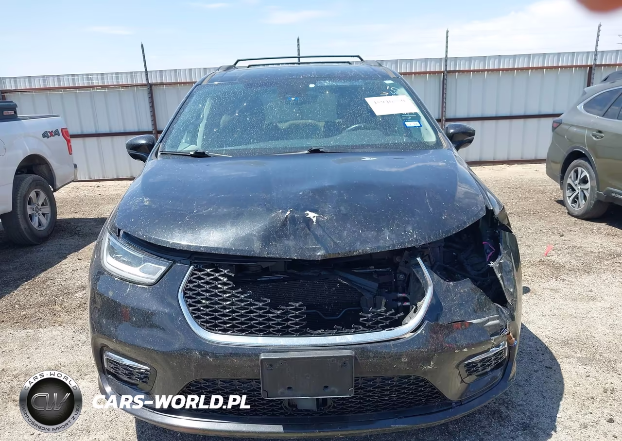 2022 Chrysler Pacifica Touring L VIN:2C4RC1BG3NR139096 - 13