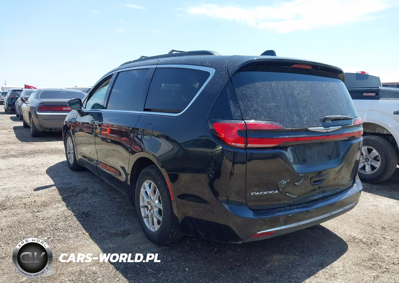 2022 Chrysler Pacifica Touring L VIN:2C4RC1BG3NR139096 - 3