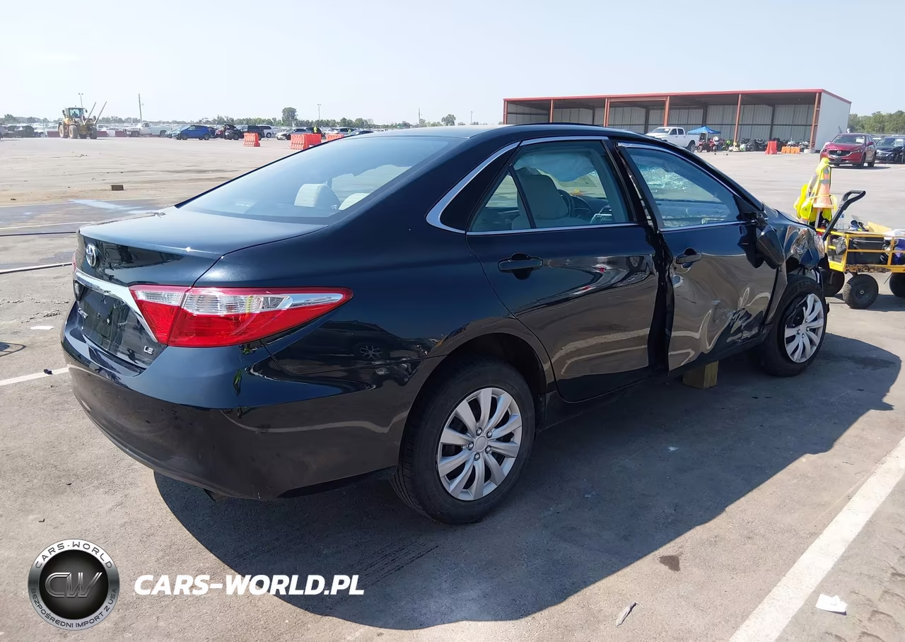2017 Toyota Camry Le VIN:4T1BF1FKXHU385928 - 4