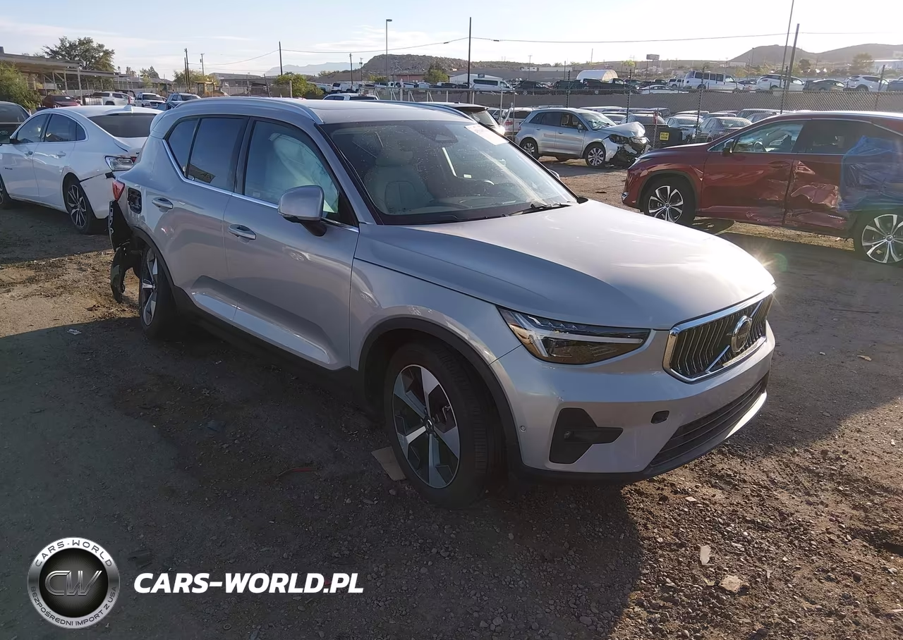 2024 Volvo Xc40 B5 Plus Bright Theme – zdjęcie 1 z 16