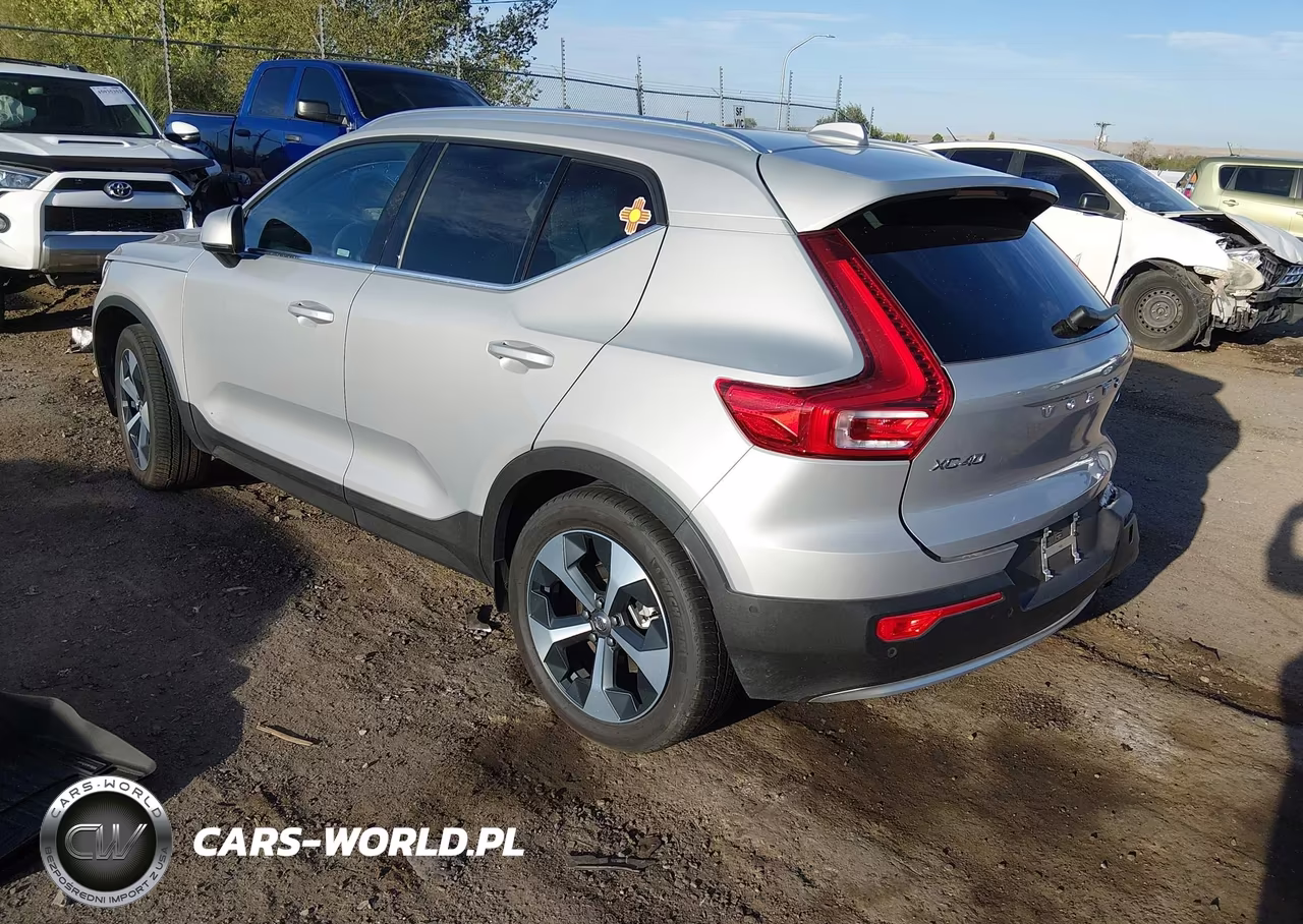 2024 Volvo Xc40 B5 Plus Bright Theme VIN:YV4L12UE1R2373073 - 3