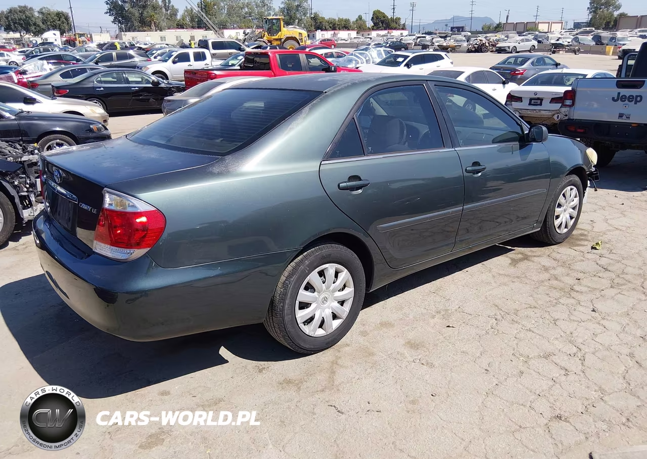 2005 Toyota Camry Le VIN:4T1BE32K35U419403 - 4