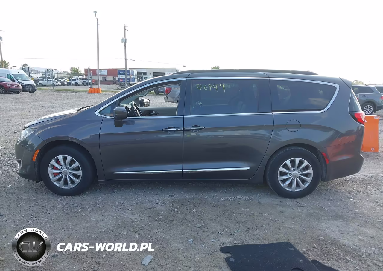 2017 Chrysler Pacifica Touring-L VIN:2C4RC1BG0HR810664 - 14