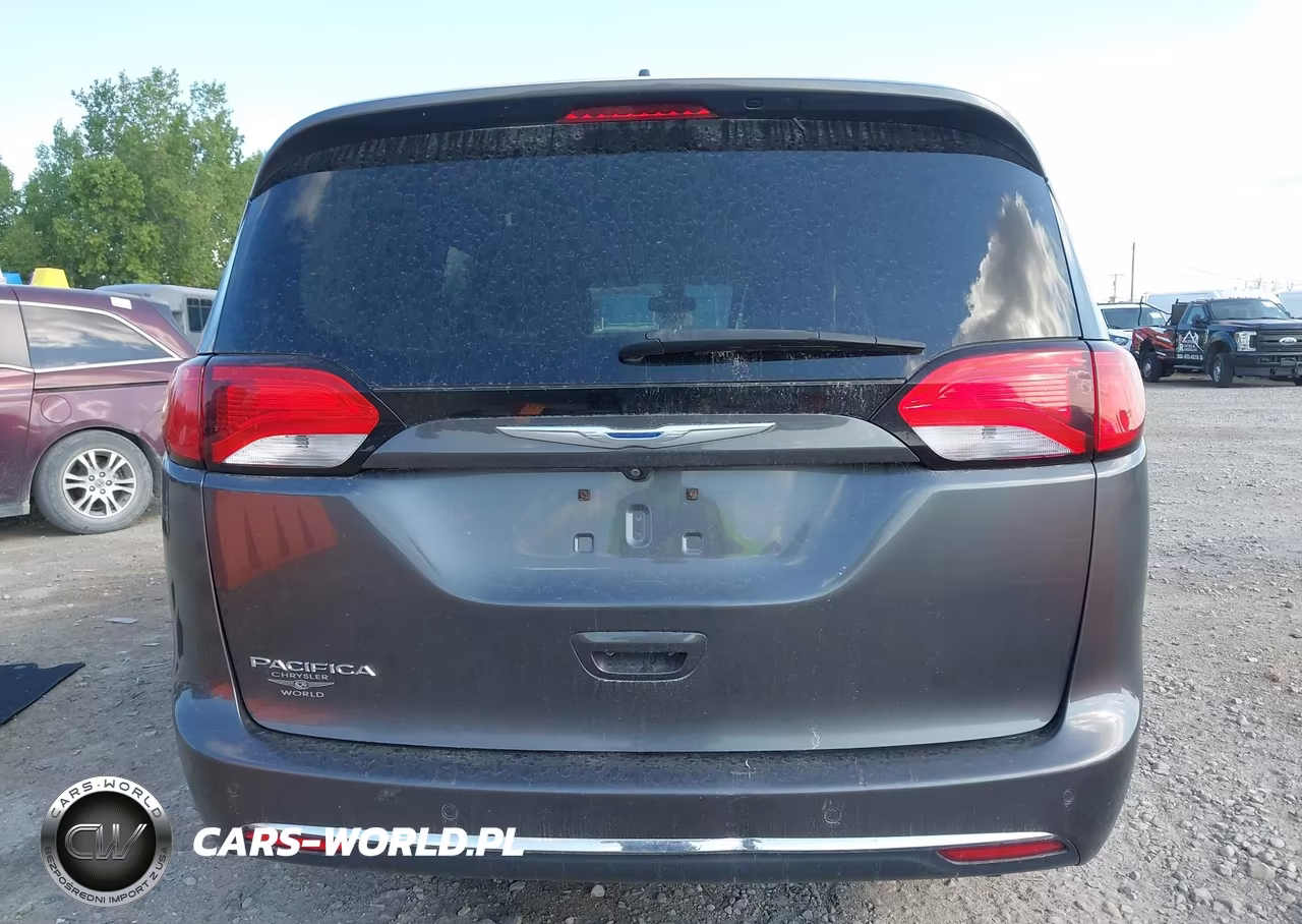 2017 Chrysler Pacifica Touring-L VIN:2C4RC1BG0HR810664 - 16