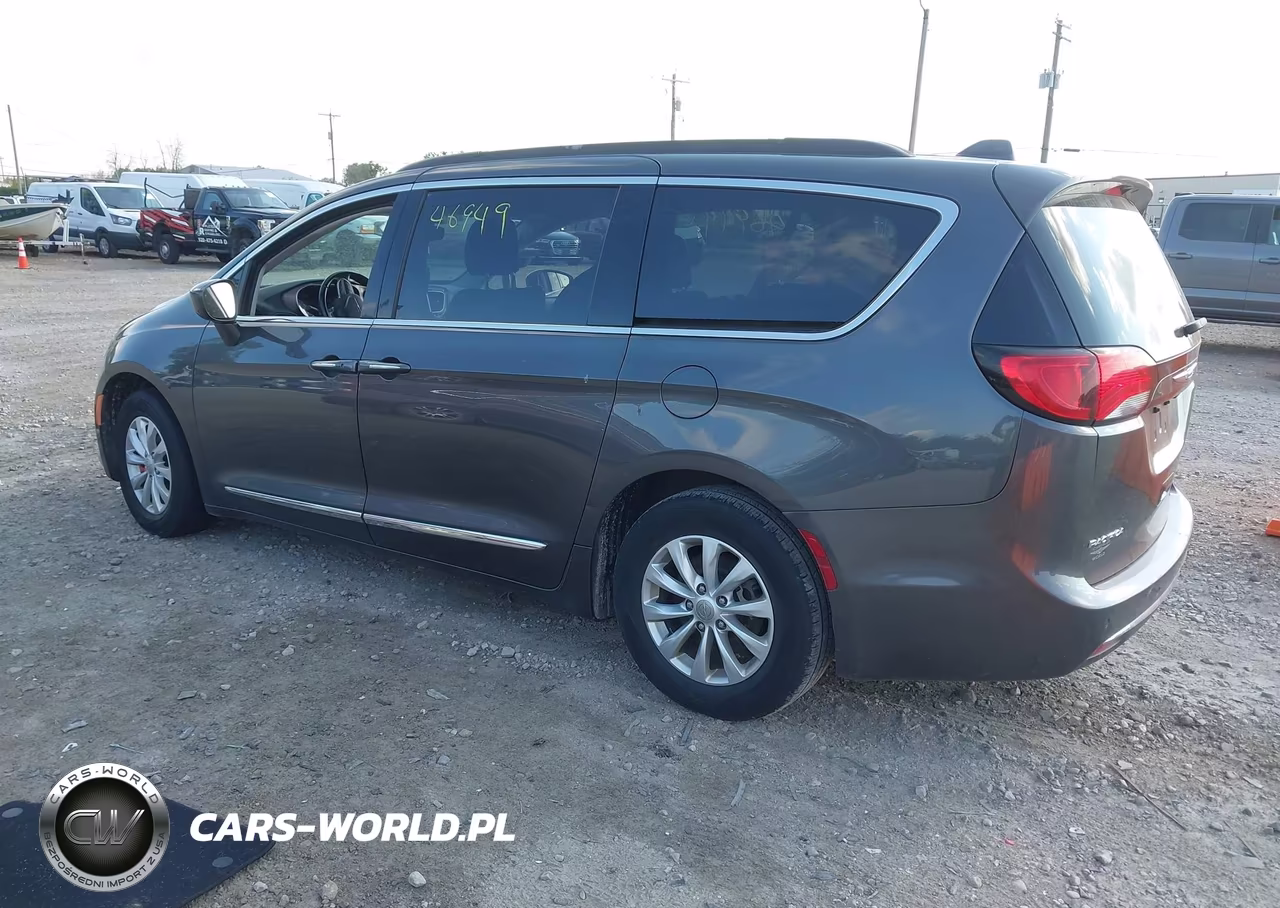 2017 Chrysler Pacifica Touring-L VIN:2C4RC1BG0HR810664 - 3