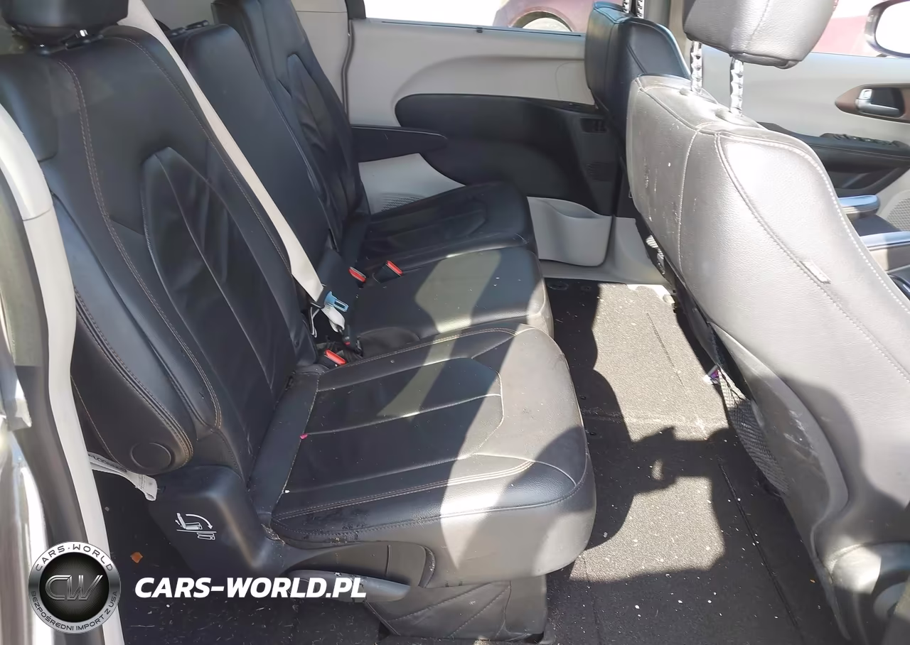 2017 Chrysler Pacifica Touring-L VIN:2C4RC1BG0HR810664 - 8