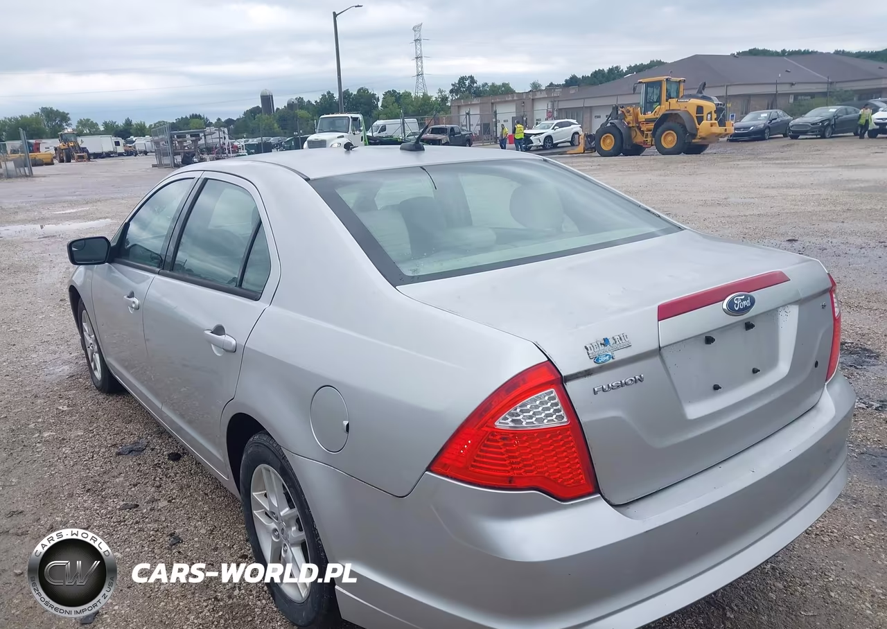 2011 Ford Fusion S VIN:3FAHP0GA7BR144053 - 3