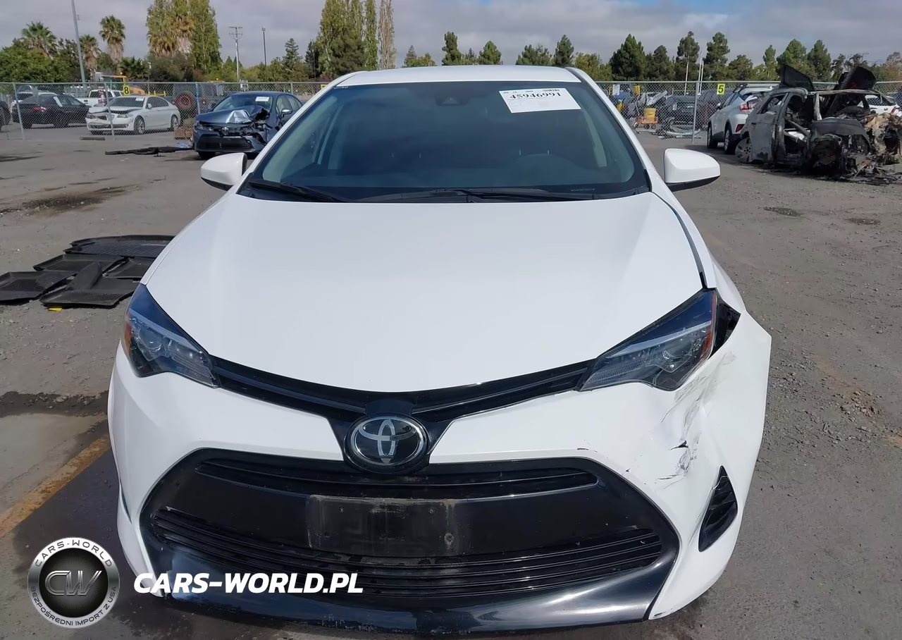 2018 Toyota Corolla Le VIN:2T1BURHEXJC084241 - 12