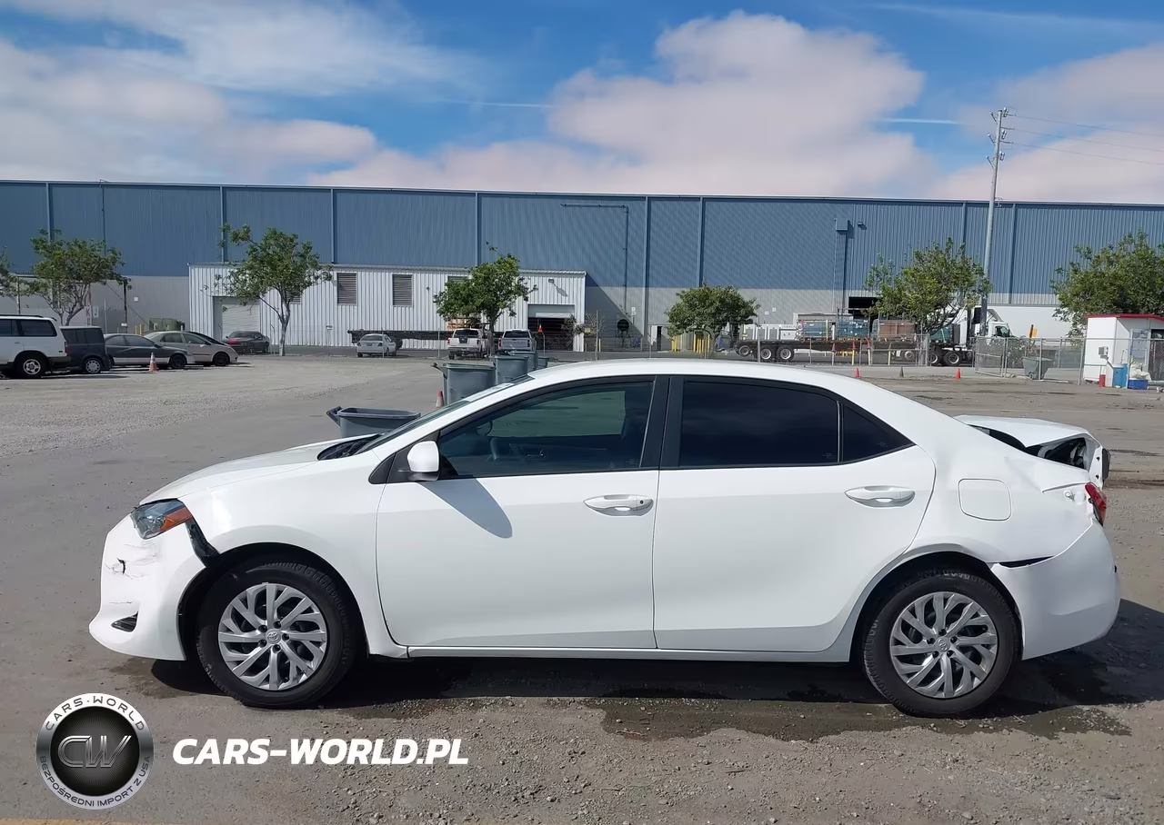 2018 Toyota Corolla Le VIN:2T1BURHEXJC084241 - 14