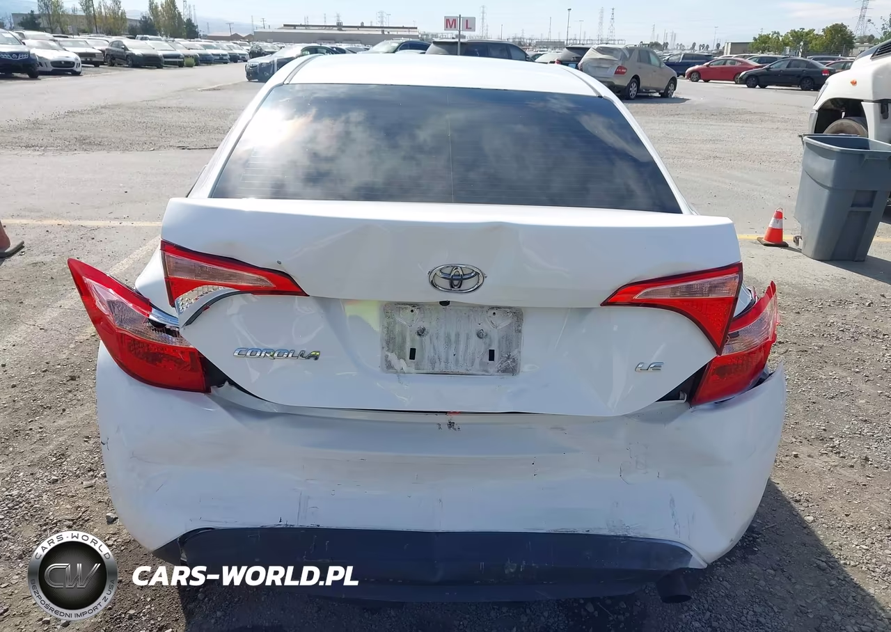 2018 Toyota Corolla Le VIN:2T1BURHEXJC084241 - 6