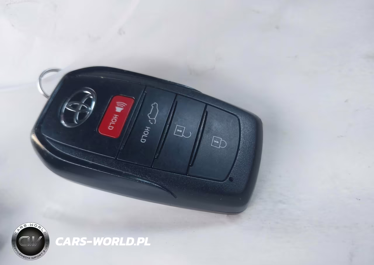 2025 Toyota Crown Signia Limited VIN:JTDACAAJ2S3014637 - 11