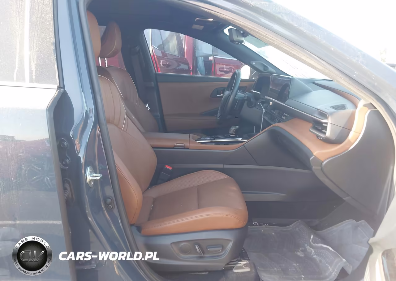 2025 Toyota Crown Signia Limited VIN:JTDACAAJ2S3014637 - 5