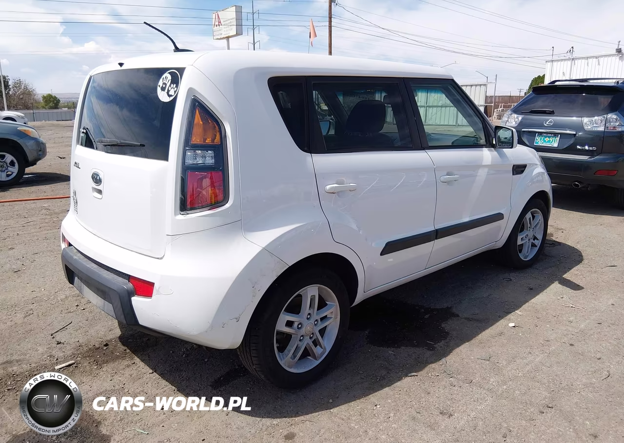 2011 Kia Soul + VIN:KNDJT2A25B7711338 - 4