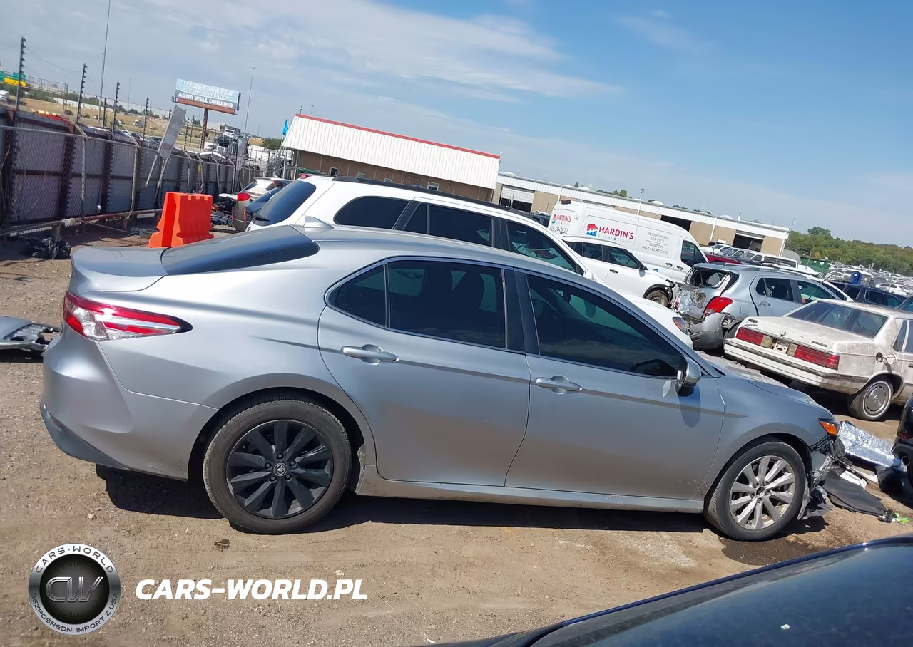 2019 Toyota Camry Le VIN:4T1B11HK7KU173927 - 14