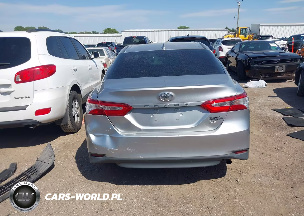 2019 Toyota Camry Le VIN:4T1B11HK7KU173927 - 17