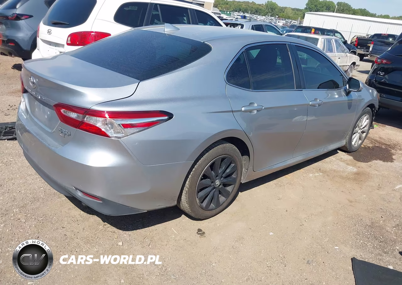 2019 Toyota Camry Le VIN:4T1B11HK7KU173927 - 4