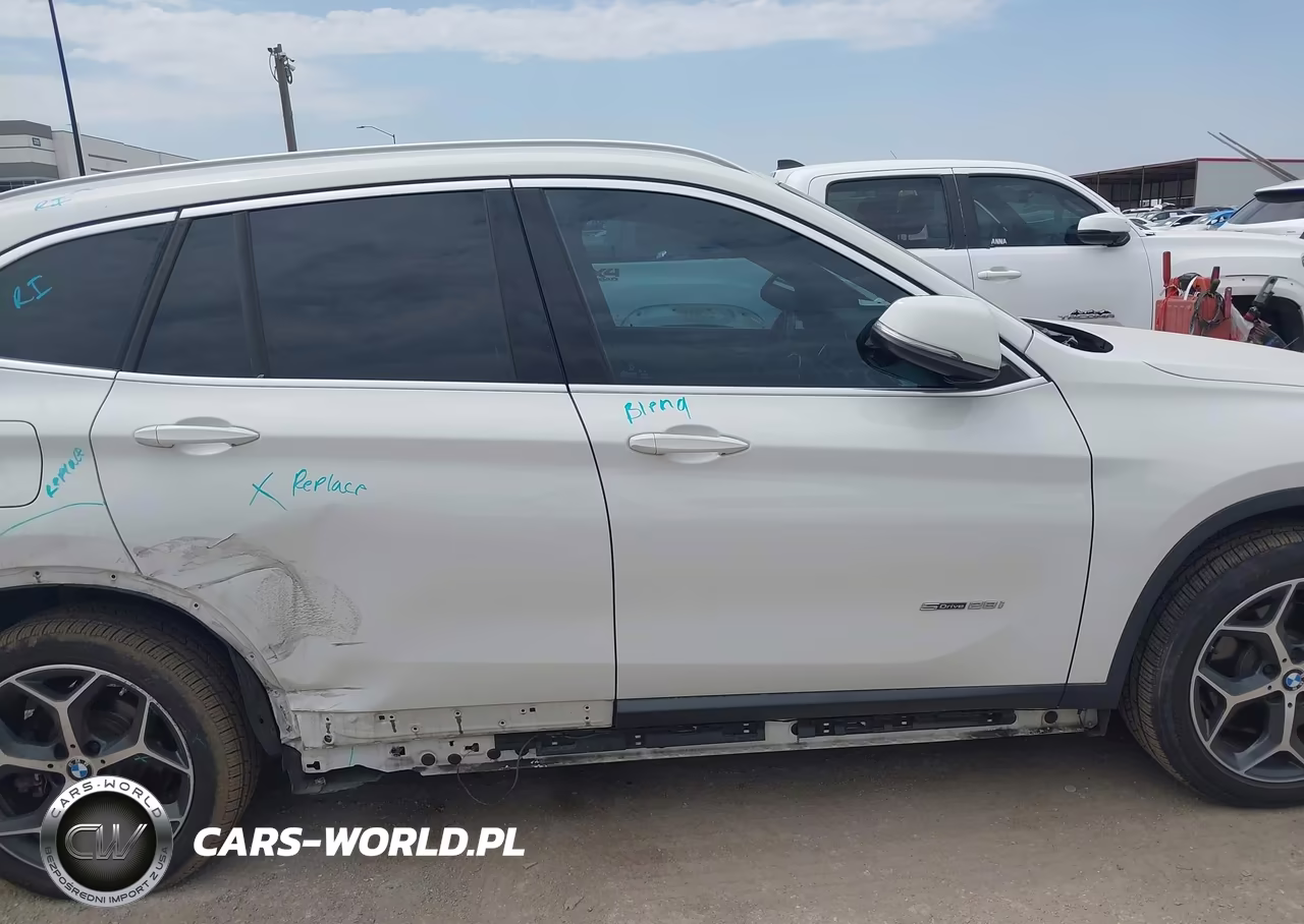 2018 BMW X1 Sdrive28I VIN:WBXHU7C37J5H43917 - 13
