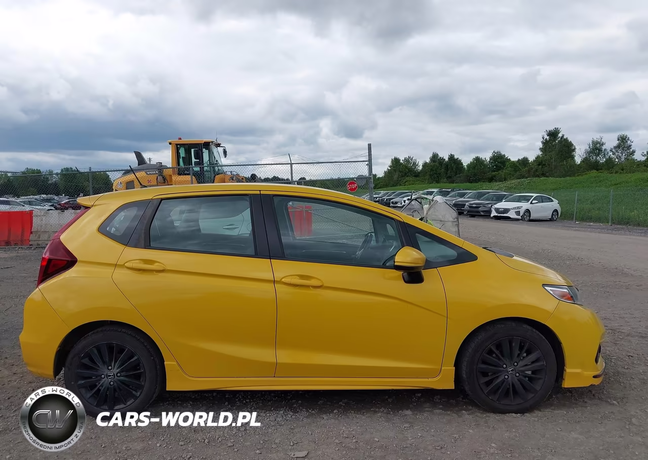 2018 Honda Fit Sport VIN:3HGGK5G62JM704622 - 14