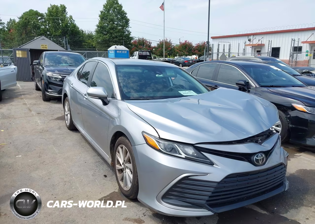 2022 Toyota Camry Le – zdjęcie 1 z 11