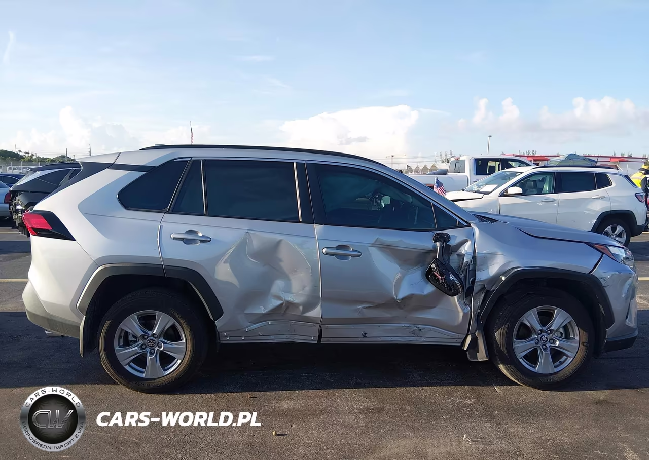 2025 Toyota Rav4 Xle VIN:2T3W1RFV2SW422252 - 13