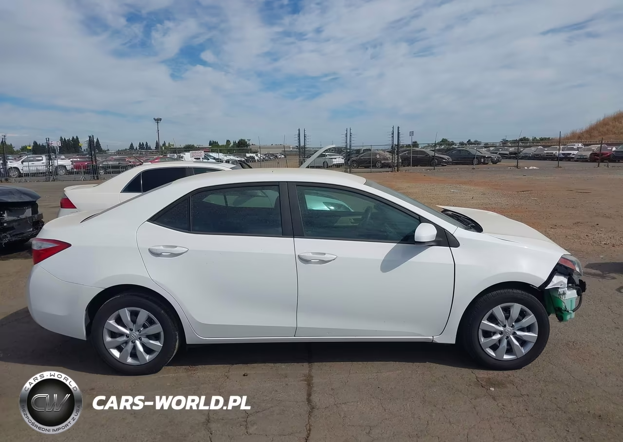 2015 Toyota Corolla Le VIN:5YFBURHE4FP214571 - 13