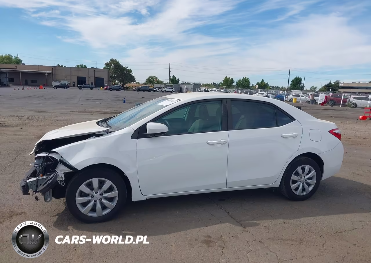 2015 Toyota Corolla Le VIN:5YFBURHE4FP214571 - 14