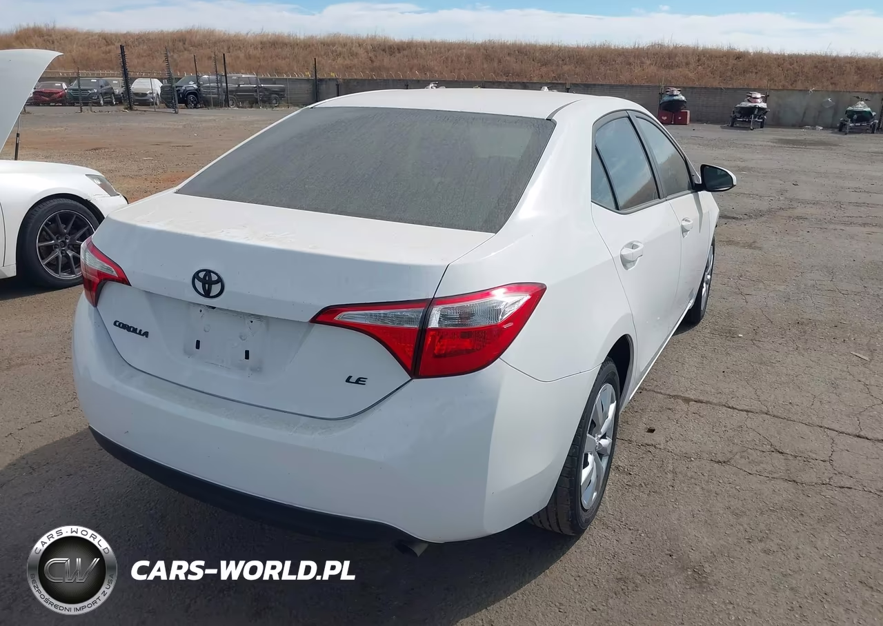 2015 Toyota Corolla Le VIN:5YFBURHE4FP214571 - 4