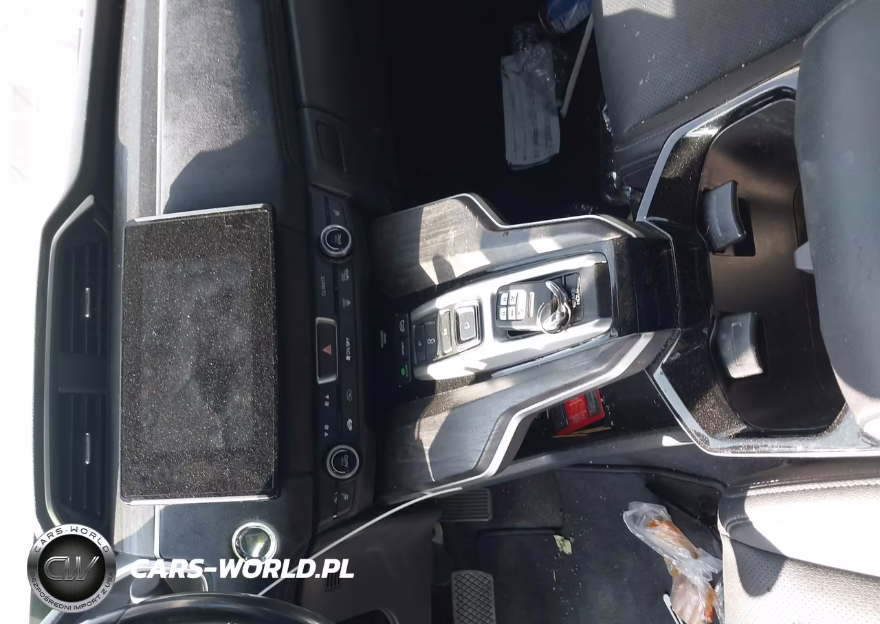 2018 Honda Clarity Plug-In Hybrid Touring VIN:JHMZC5F32JC015692 - 11