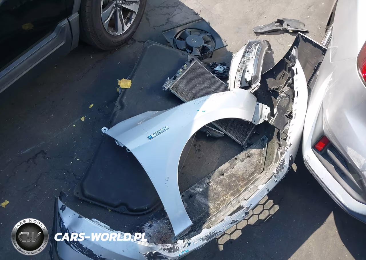 2018 Honda Clarity Plug-In Hybrid Touring VIN:JHMZC5F32JC015692 - 12