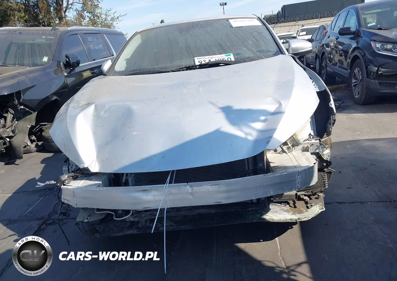 2018 Honda Clarity Plug-In Hybrid Touring VIN:JHMZC5F32JC015692 - 13
