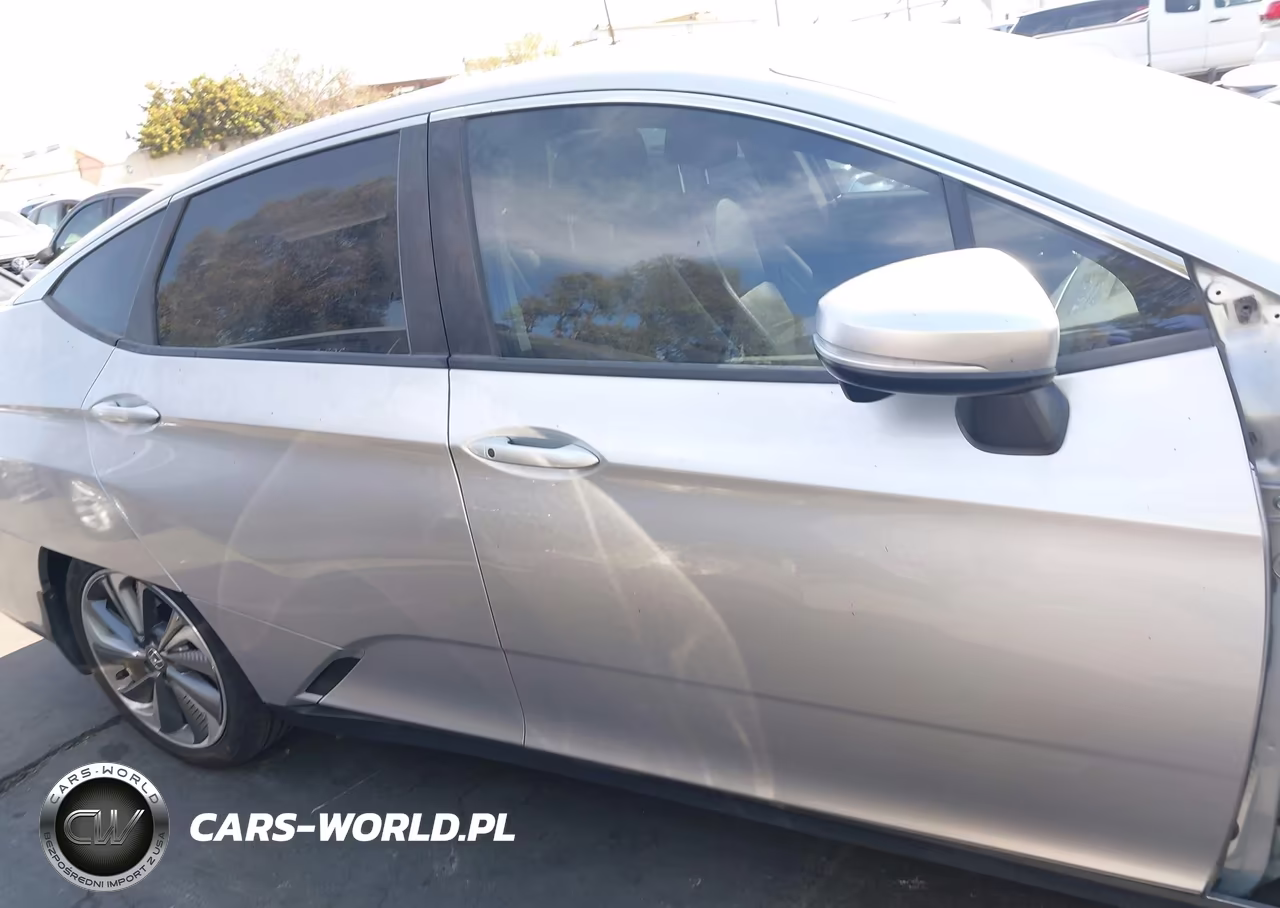 2018 Honda Clarity Plug-In Hybrid Touring VIN:JHMZC5F32JC015692 - 14