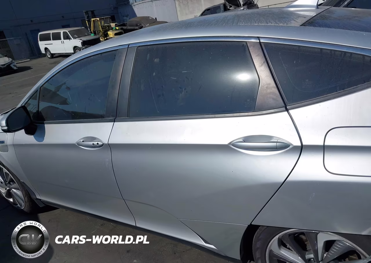 2018 Honda Clarity Plug-In Hybrid Touring VIN:JHMZC5F32JC015692 - 15