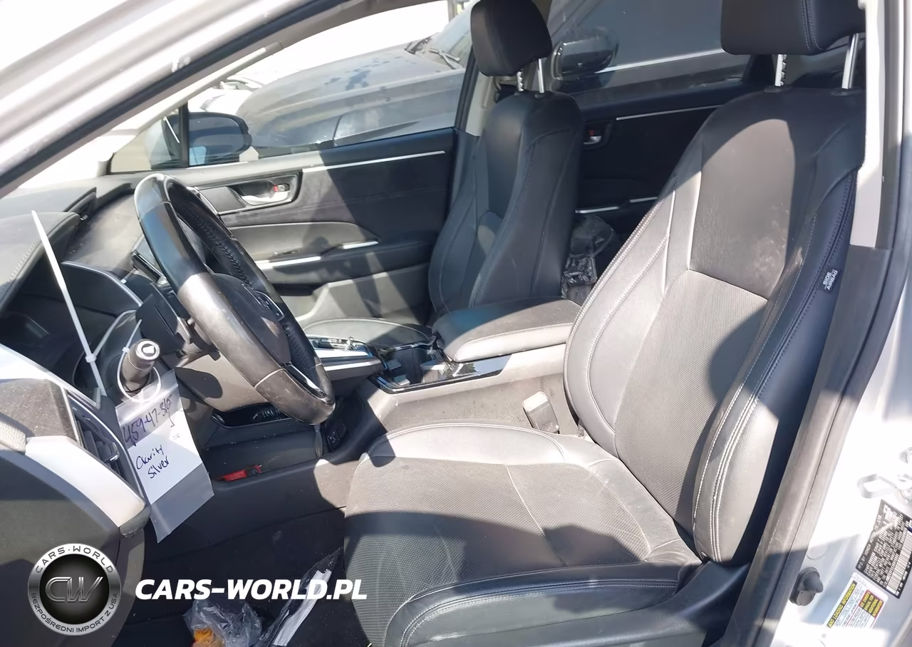2018 Honda Clarity Plug-In Hybrid Touring VIN:JHMZC5F32JC015692 - 19