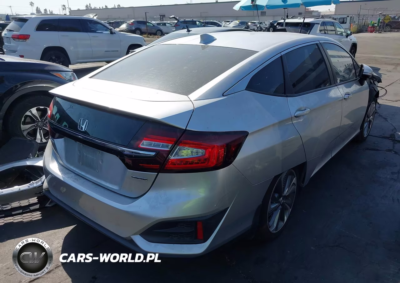 2018 Honda Clarity Plug-In Hybrid Touring VIN:JHMZC5F32JC015692 - 4