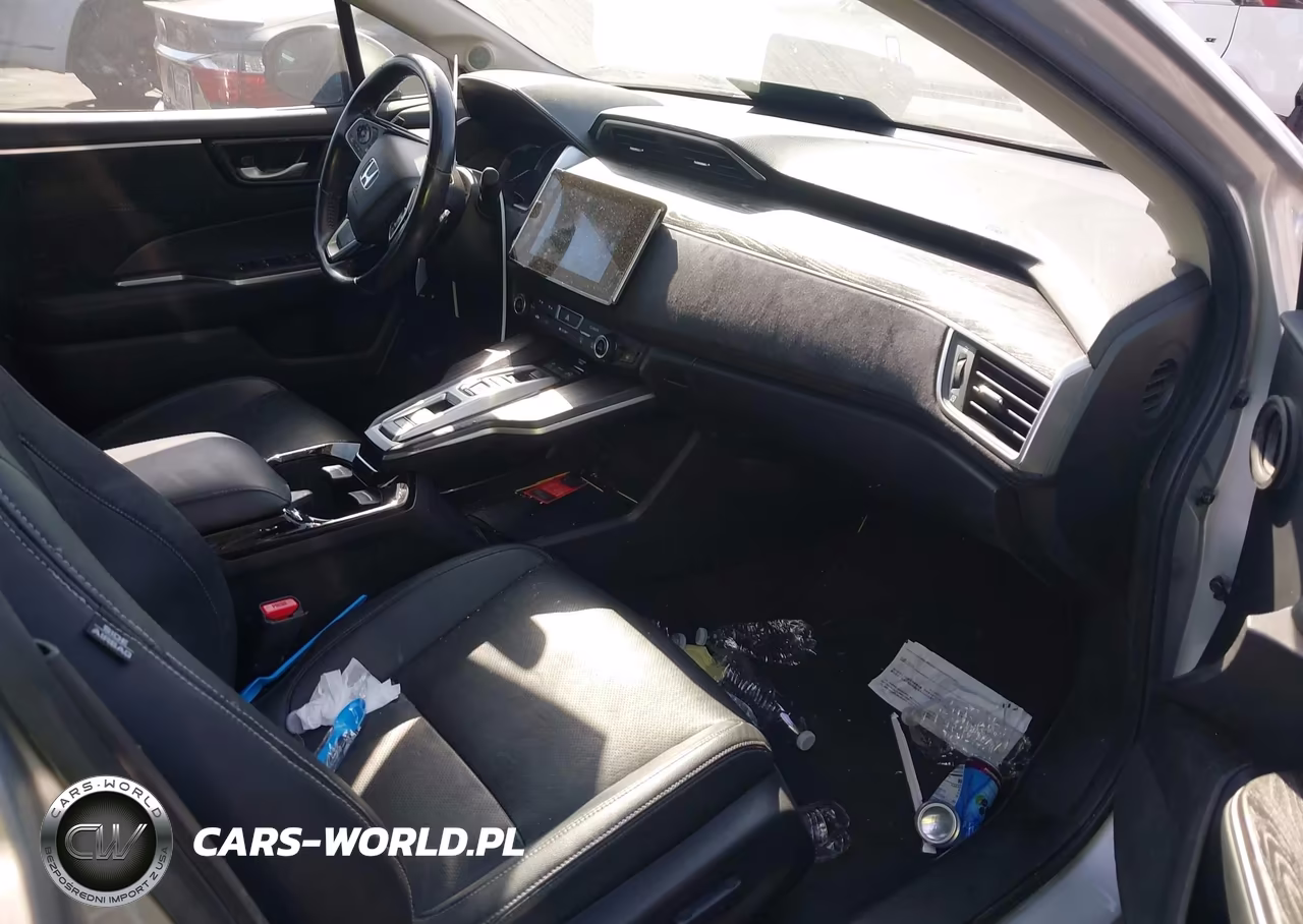 2018 Honda Clarity Plug-In Hybrid Touring VIN:JHMZC5F32JC015692 - 5