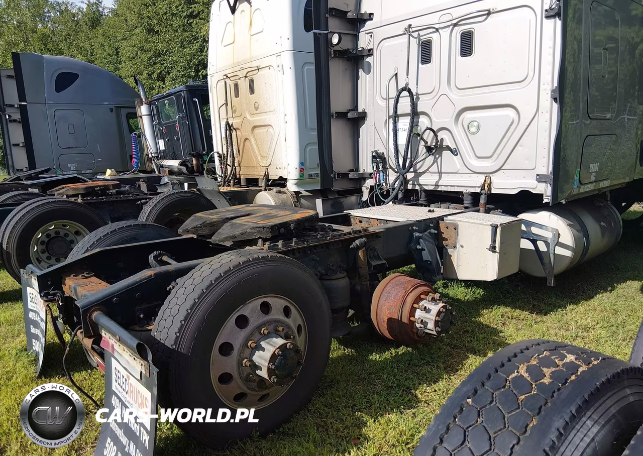 2013 Freightliner Cascadia 125 VIN:1FUJGLDR1DSBV2997 - 4