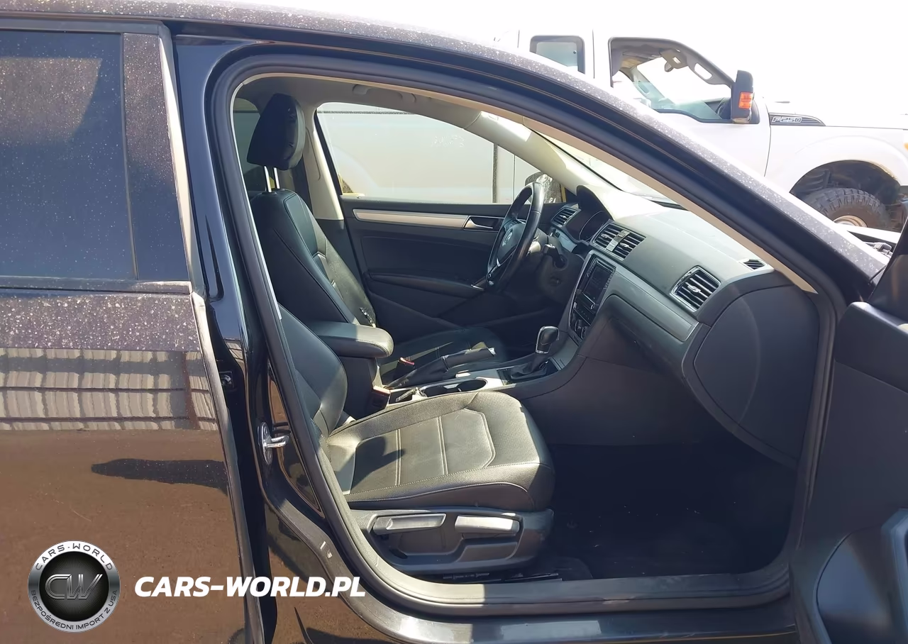2019 Volkswagen Passat 2.0T Wolfsburg Edition VIN:1VWLA7A37KC004718 - 5