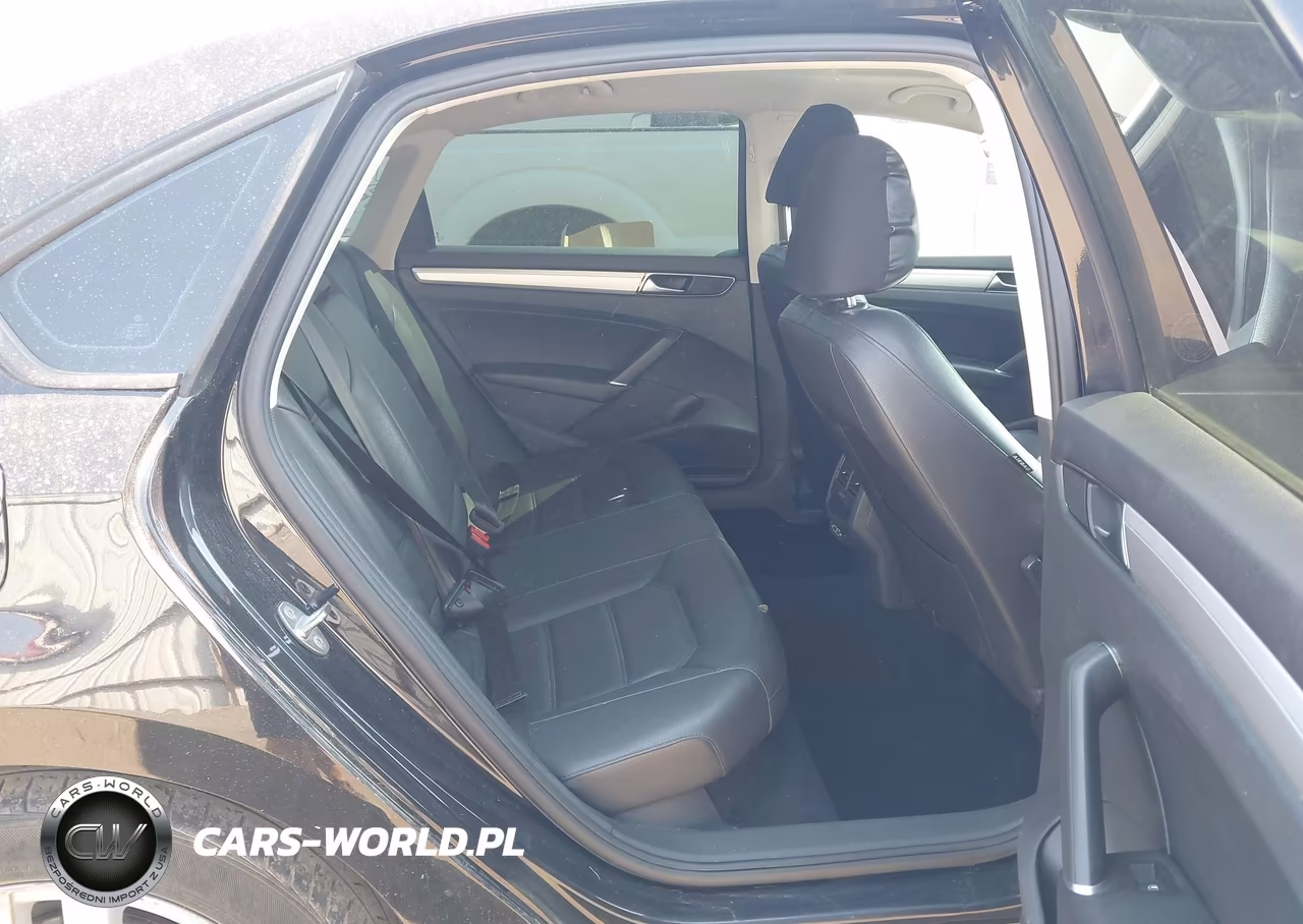 2019 Volkswagen Passat 2.0T Wolfsburg Edition VIN:1VWLA7A37KC004718 - 8