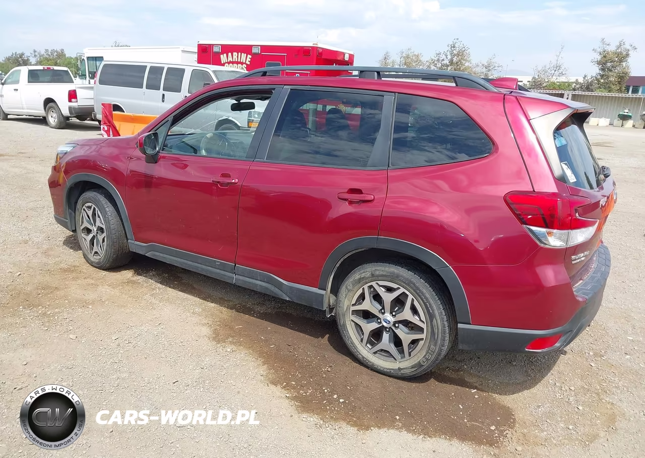 2020 Subaru Forester Premium VIN:JF2SKAGC8LH584812 - 3