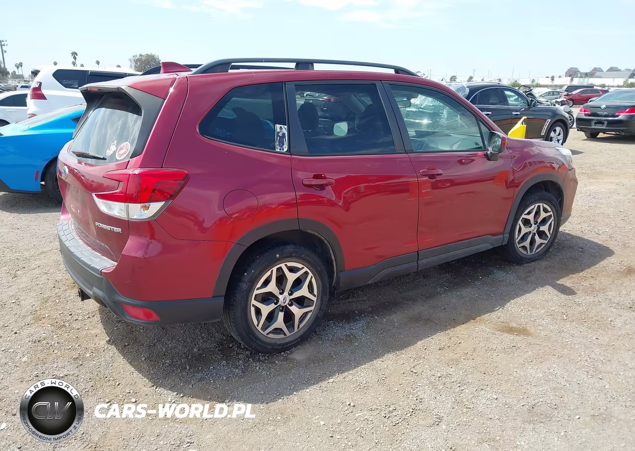 2020 Subaru Forester Premium VIN:JF2SKAGC8LH584812 - 4