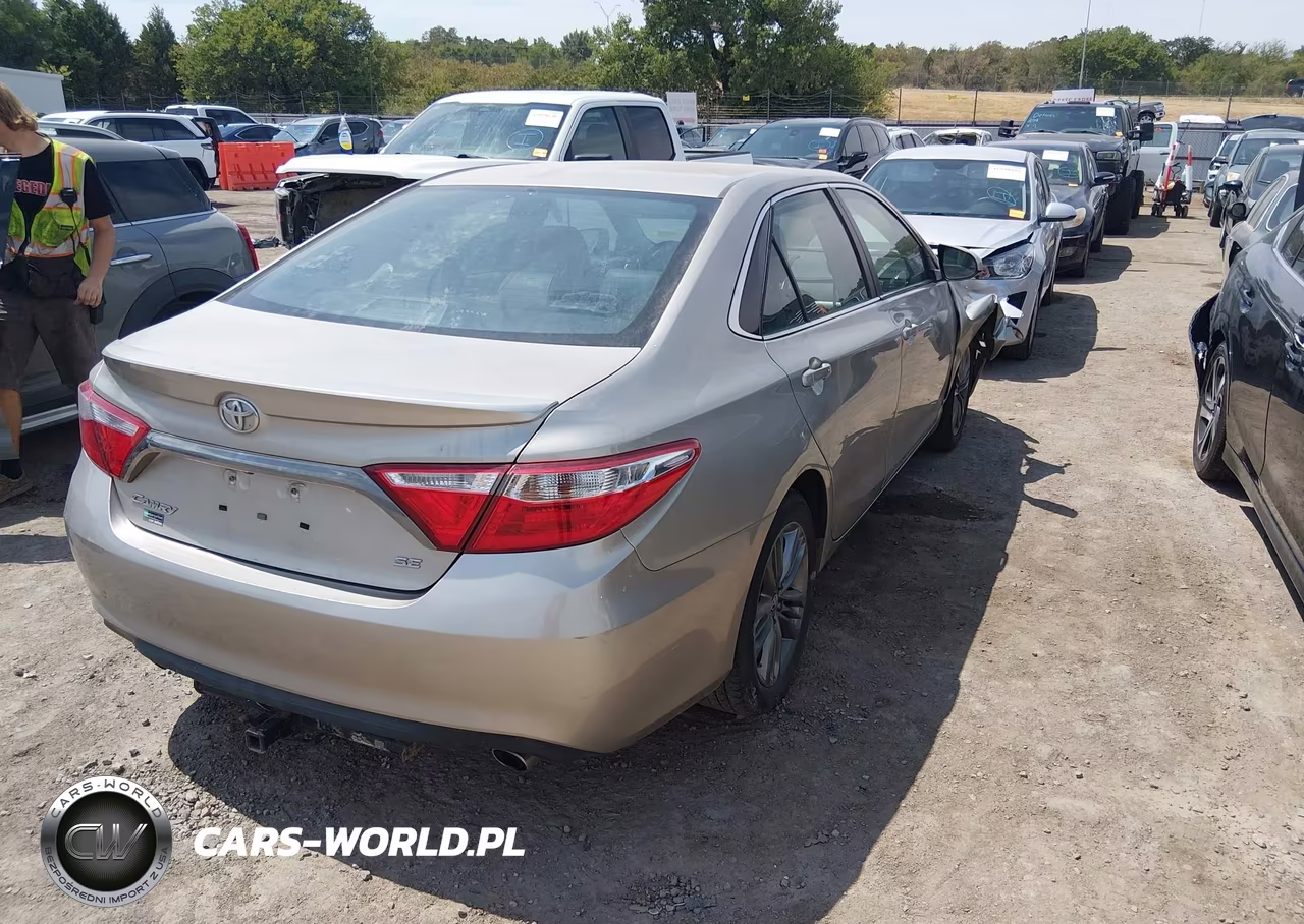 2017 Toyota Camry Se VIN:4T1BF1FK1HU651806 - 4