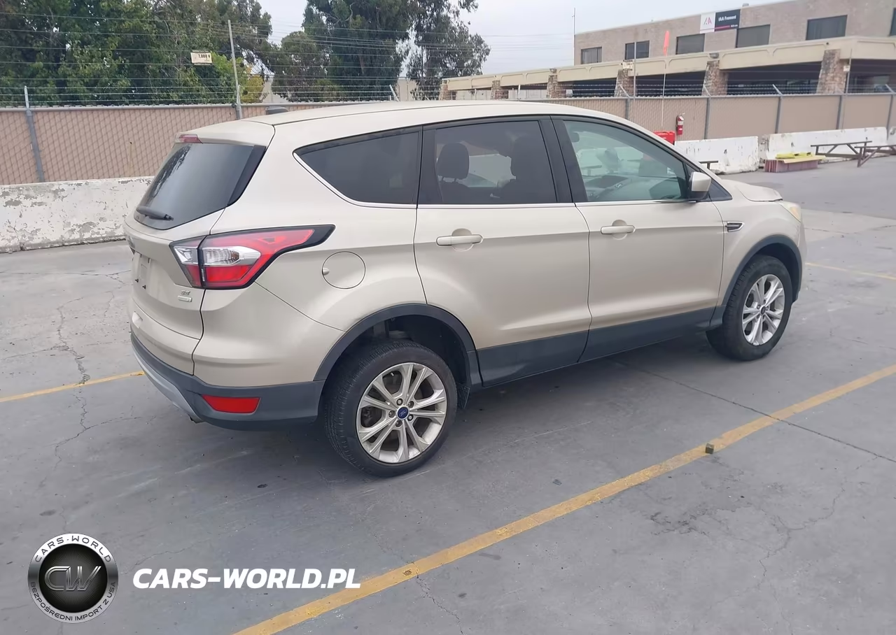 2017 Ford Escape Se VIN:1FMCU0GDXHUC27061 - 4