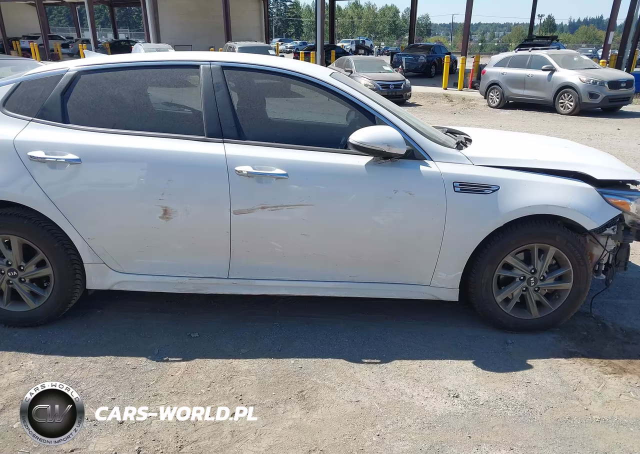 2019 Kia Optima Lx VIN:5XXGT4L32KG326208 - 18