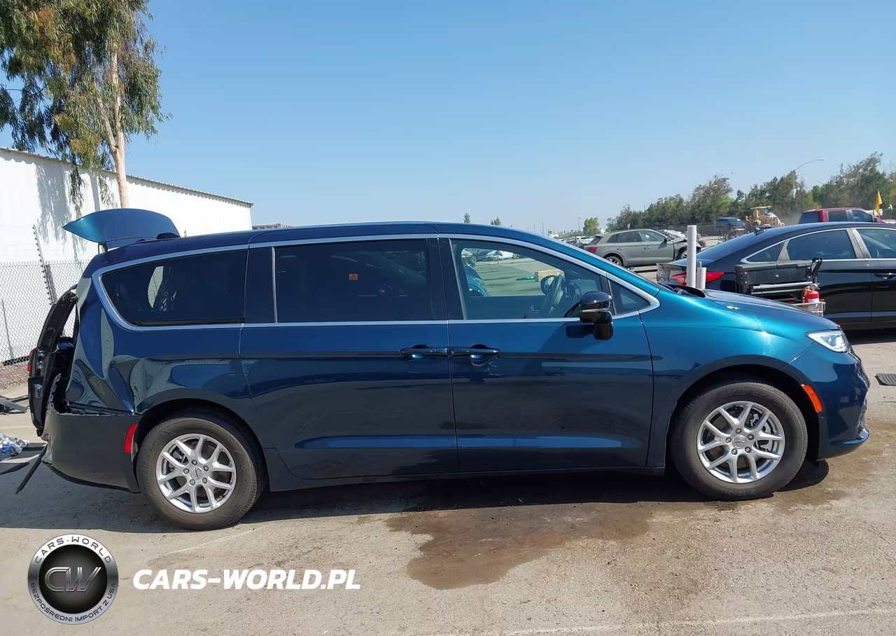 2025 Chrysler Pacifica Select VIN:2C4RC1BG4SR560420 - 13